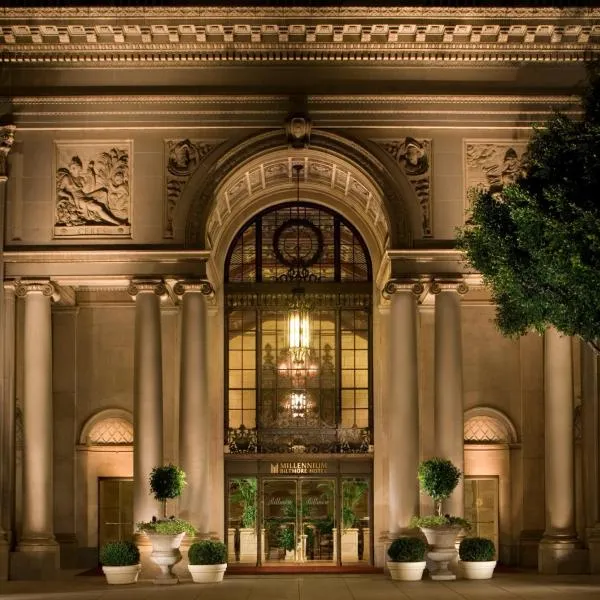 The Biltmore Los Angeles, отель в Лос-Анджелесе