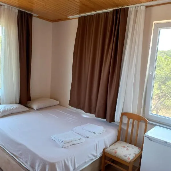 Çamlaraltıpansiyon, hotel in Ayvalık