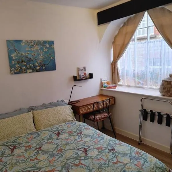 Cosy Flat in a Pretty Town., hotel a Crewkerne