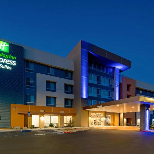 Holiday Inn Express & Suites Palm Desert - Millennium, an IHG Hotel, hotel v Bermuda Dunes