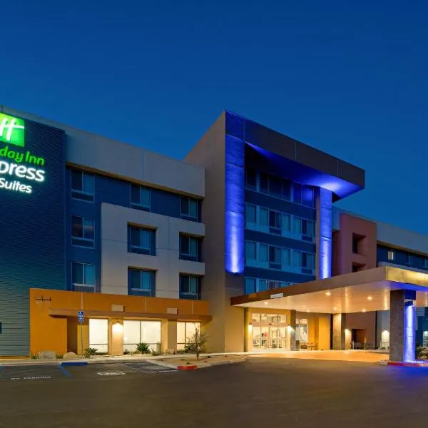 Holiday Inn Express & Suites Palm Desert - Millennium by IHG, hotel v destinaci Palm Desert