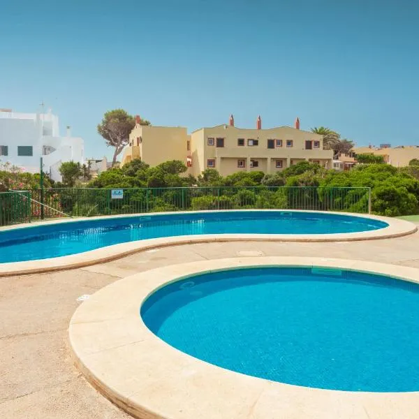 Los Delfines Biniforcat, hotel in Ciutadella