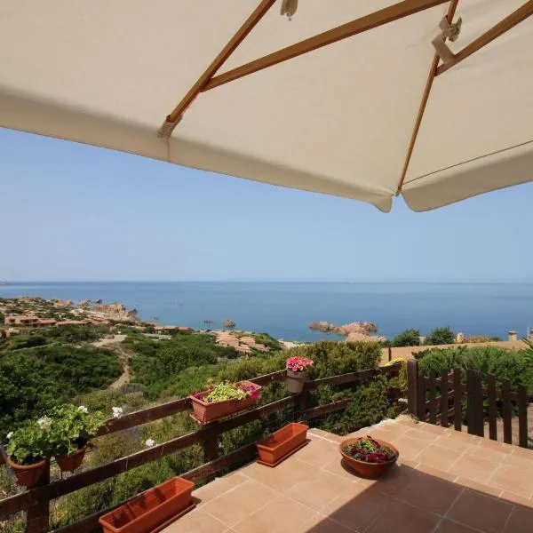 Casa Mira con piscina e bellissima vista mare, hotel di Costa Paradiso