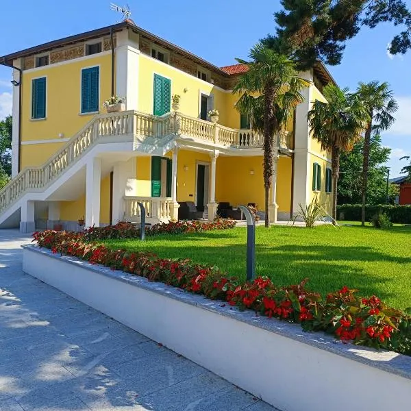 B&B VILLA PREZIOSA LAGO MAGGIORE, hotel v Lese