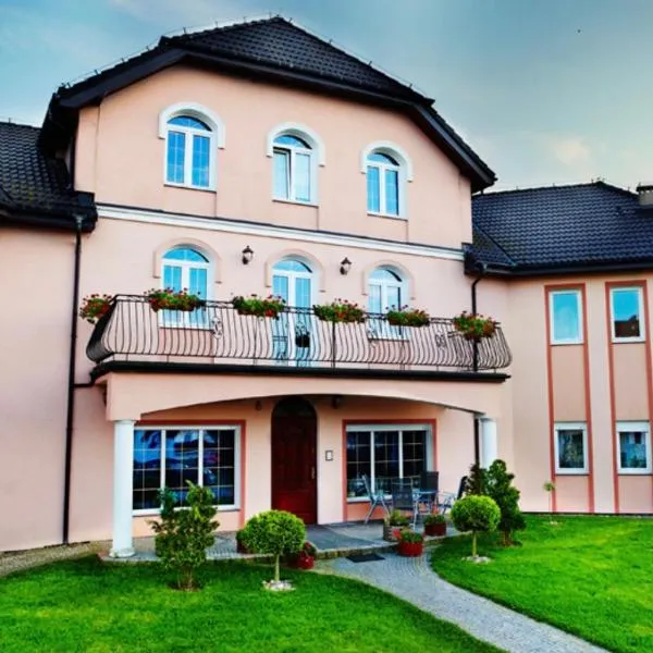 Dom na Wzgórzu, hôtel à Sarbinowo