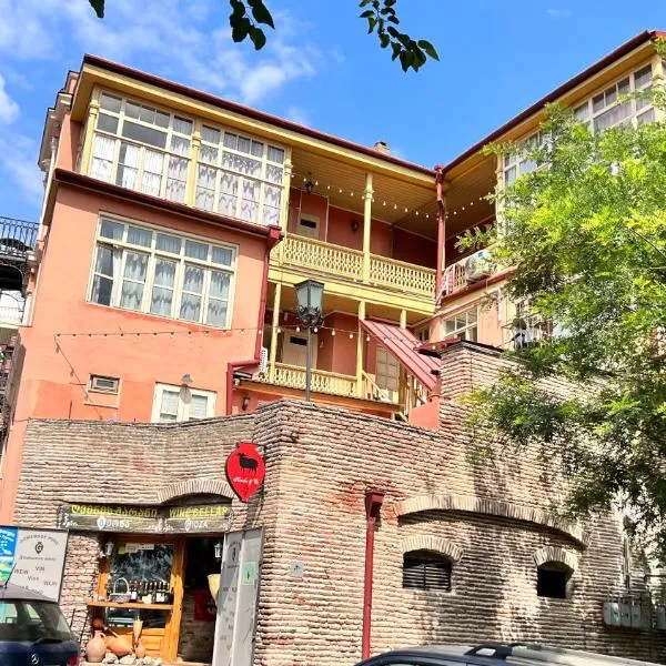Apartment Old House, hotel in Tbilisi City