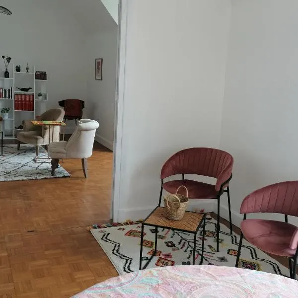 Appartement 85 m2 centre-ville entièrement rénové, хотел в Льо Крезо