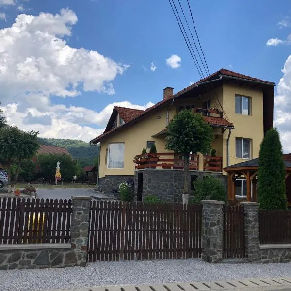 Casa Julius – hotel w mieście Cîmpu Cetăţii