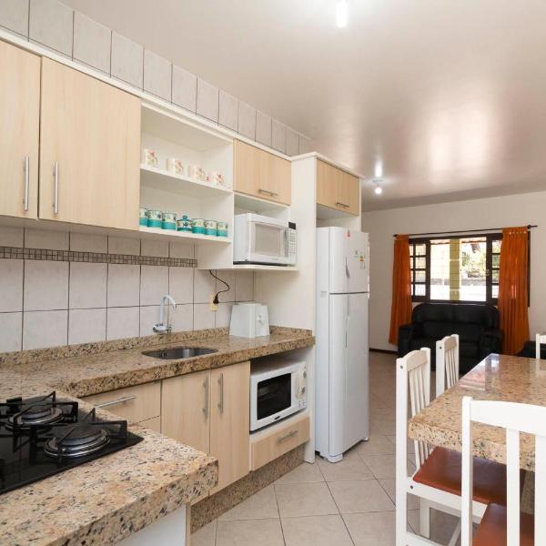 Casa térrea com 03 dormitórios