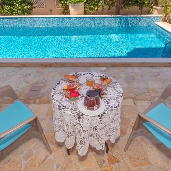Apartments Fortunella, hotel in Petrovac na Moru