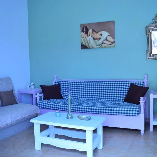 La Casa Azul - Blue House - Το Μπλε Σπίτι, hotel in Zíros