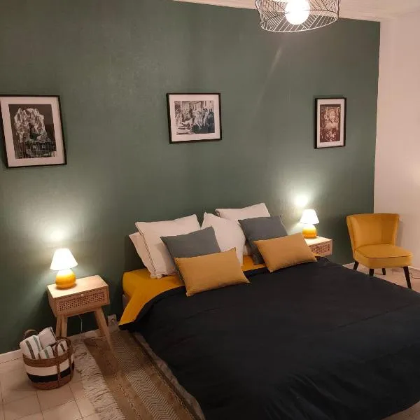 La petite Arlésienne - Charmante maison de ville, khách sạn ở Arles