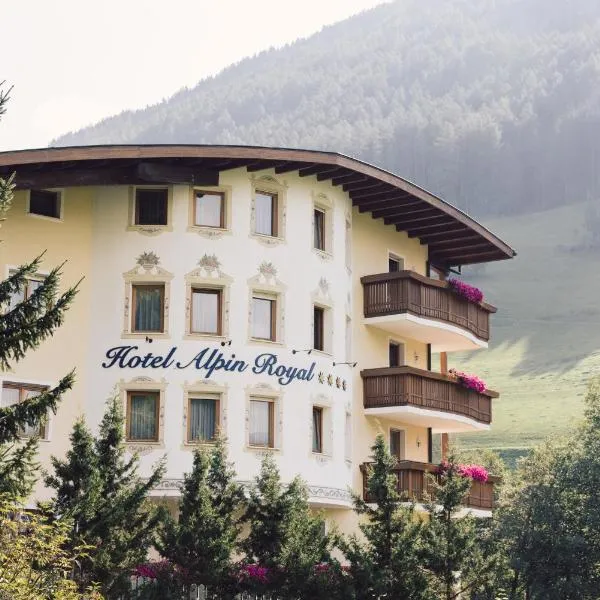 Wellness Refugium & Resort Hotel Alpin Royal - Small Luxury Hotels of the World、カディピエトラのホテル
