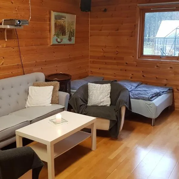 One-room cabin without shower, hotel in Bryne