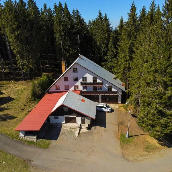 Churáňov Stadion, hotel ve Stachách