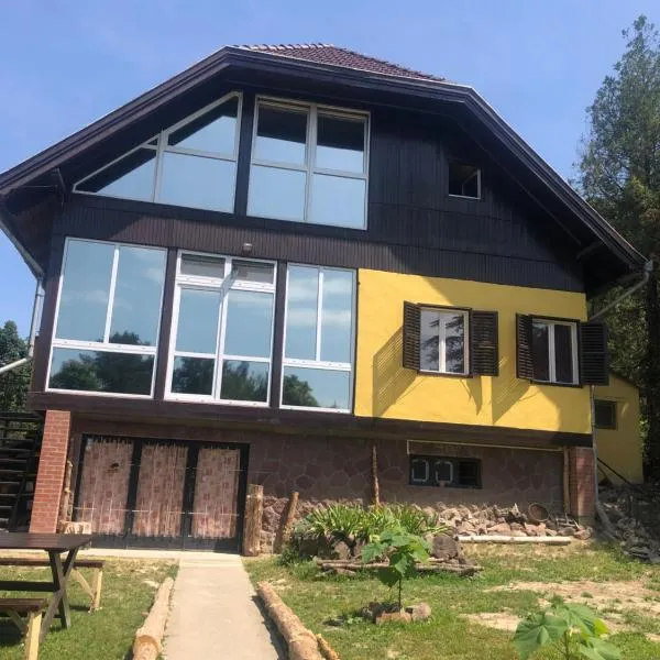 R&B Vendégház – hotel w mieście Balatonakarattya