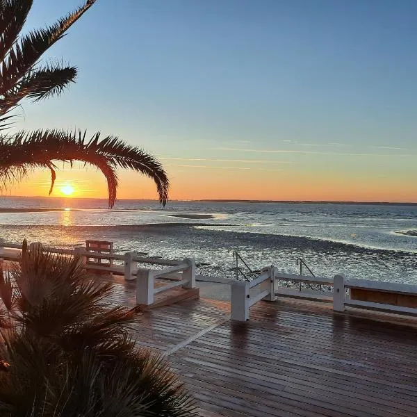 Hôtel L'Albatros, hôtel à Grand-Village-Plage