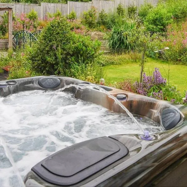 Rent My Spa Home with Pool table Hottub and Sauna, hotel in Chesterfield