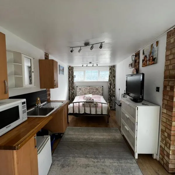 The Caduceus Quality Budget Cabins, hotel v destinaci Chertsey
