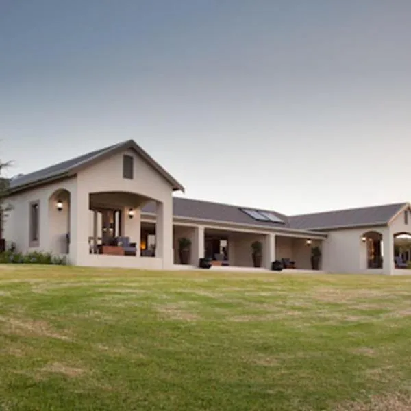 Under Oaks Guesthouse, hotel in Paarl