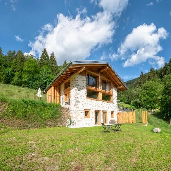 Chalet Noèr, hotel in Ledro