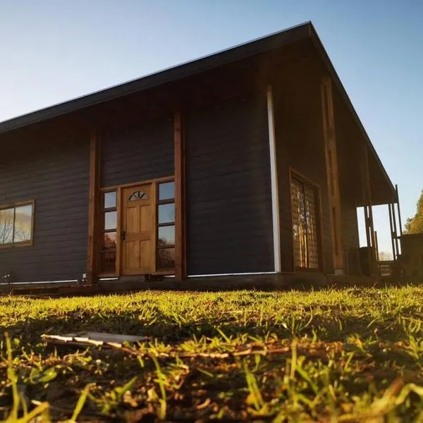 Cabaña Relmu Osorno con tinaja, hotel en Río Negro