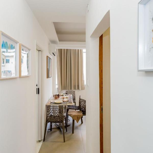 Relax em Copacabana, quarto e sala, 150 mt da Praia, cozinha, maq de lavar roupa e ar - Foto 4