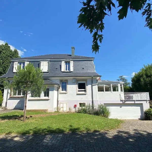 Magnifique villa à 5 minutes de Colmar, hotelli kohteessa Horbourg