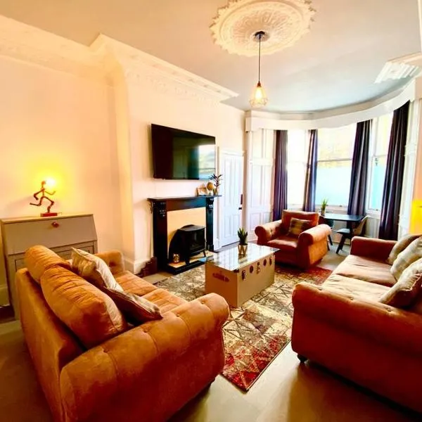 Historic 2-Bed Paisley Retreat, Airport & Station, ξενοδοχείο σε Paisley