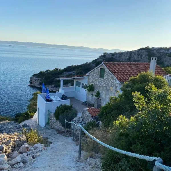 Alleinstehendes Haus am Meer Robinson, hotel v destinaci Tkon