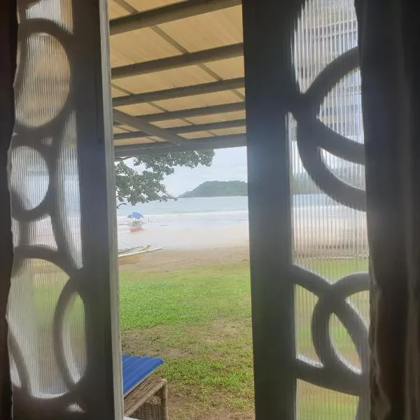 Tupi's Beachfront Home 2BR, hotel v destinaci Bacungan