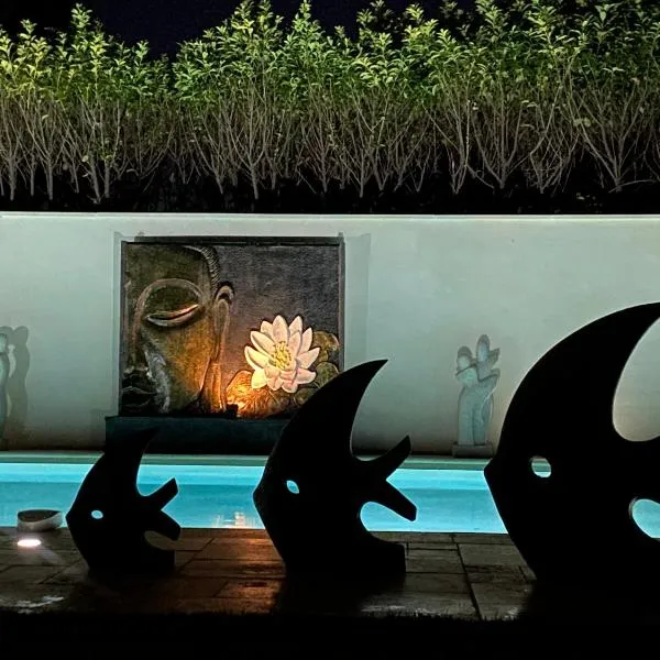 Mas Beau Soleil & Spa Cottages DeCharme avec Jacuzzi&Jardin Privés、サン・レミ・ド・プロヴァンスのホテル