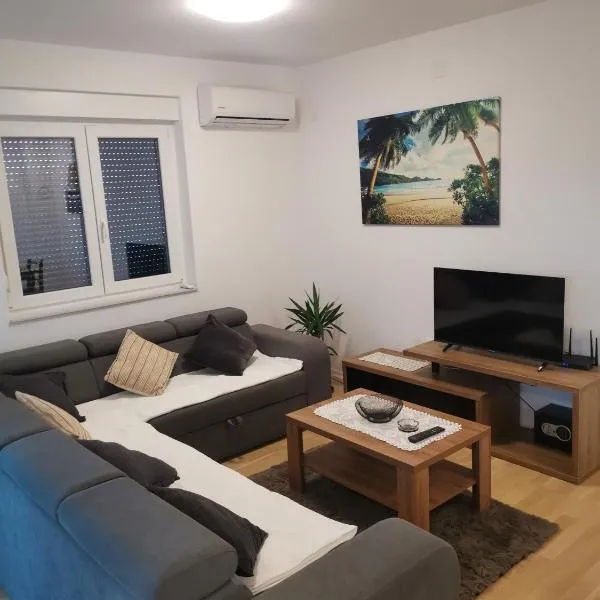 Apartman Batuda,moderno opremljen apartman u centru Đurđevca, u cijeni WELLNESS, sauna, bazen u obližnjem hotelu, mini zoo, 5G internet, R1 račun, hotel di Ðurđevac