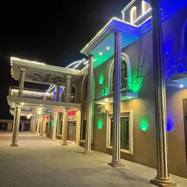 Mughal E Azam Hotel, hotel v destinaci Liāquatpur