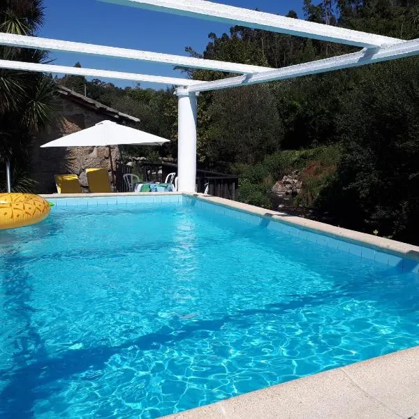 Dream corner by waterfalls, 20 min to Oporto, by Porto with Love LDA, hotel in Parada