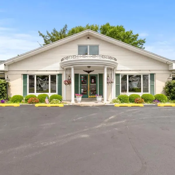 Glass House Inn Erie Near I-90 & I-79, hotel v destinaci Erie