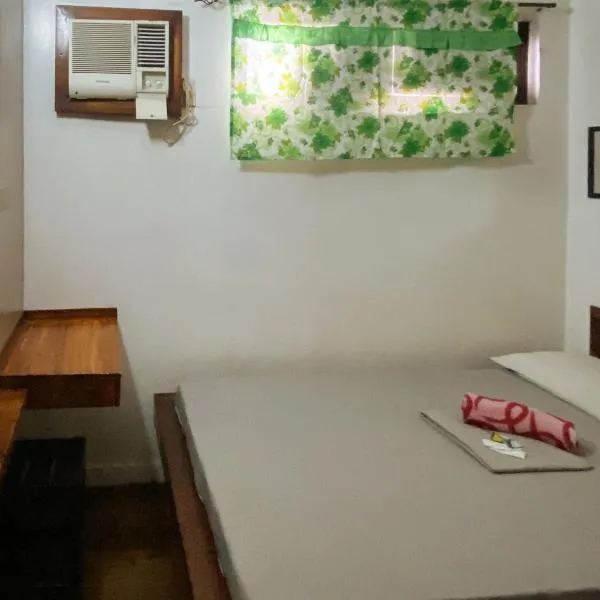RedDoorz @ Sukitel Budget Hotel Nasugbu、ナスグブのホテル