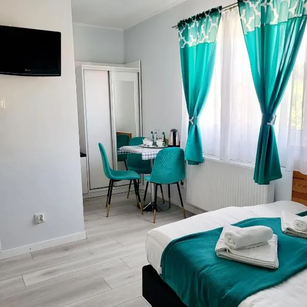 Solar Bed & Breakfast, hotel in Szary Dwor