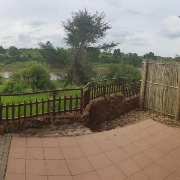 Croc Lapa Chalet, hotell i Malelane