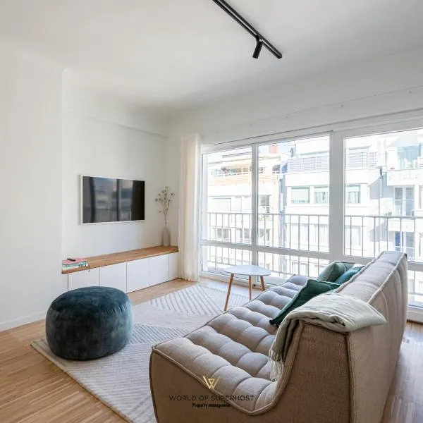 Luxurious apartment next to the sea and city centre with free parking space, khách sạn ở Oostende