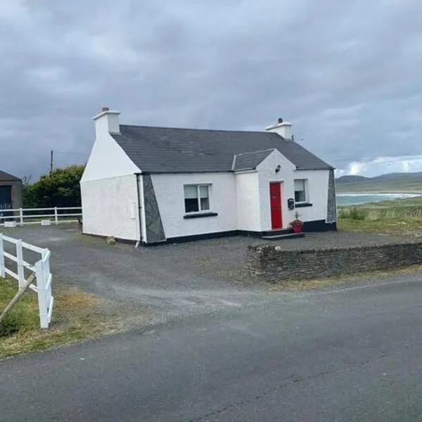 Ballyliffin Quaint Irish Cottage overlooking Malin Coast, hotel in Clonmany