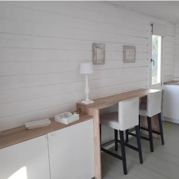 Adorable Tiny House pour savourer la Provence, hotel v destinácii Éguilles