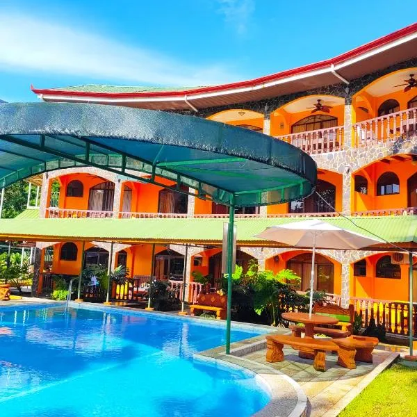 Apartahotel Playa Luna, hotel v destinaci Uvita