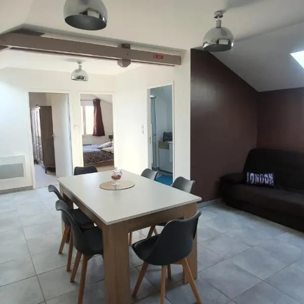 Appartement meublé classé 2 étoiles tout confort Lagor, hotel v destinácii Lagor