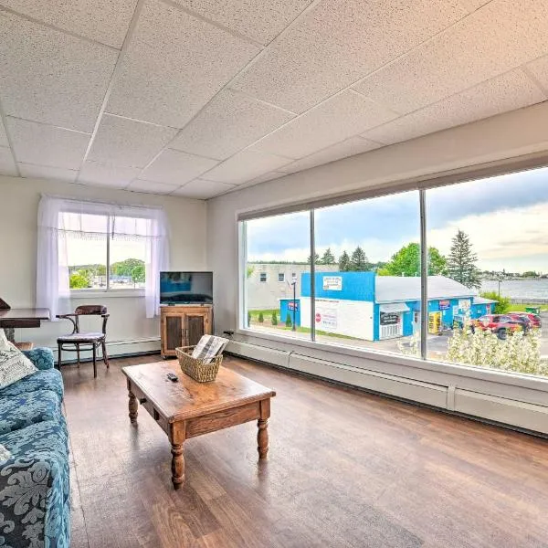 Walkable St Ignace Condo with Lake Huron Views, hotell sihtkohas Saint Ignace