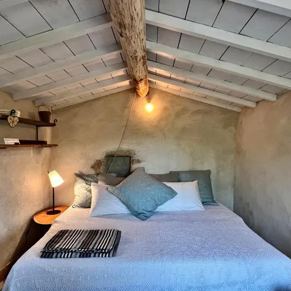 Cabanon bucolique face au Luberon, khách sạn ở Lourmarin