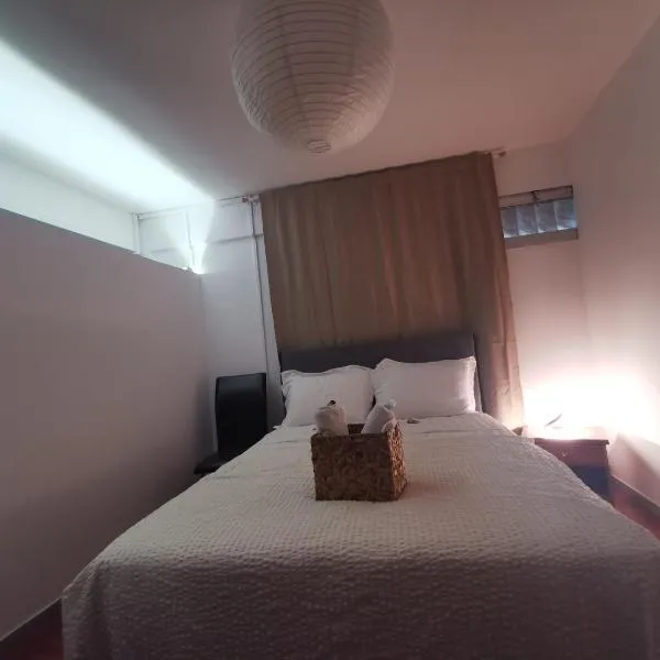 Adorable Cozy Apartment: Tseri şehrinde bir otel