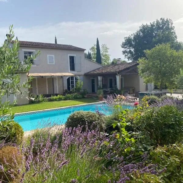 Mas des IRIS, hotel v destinaci Saint-Rémy-de-Provence