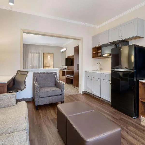 MainStay Suites Orange County John Wayne Airport, hotel in Santa Ana