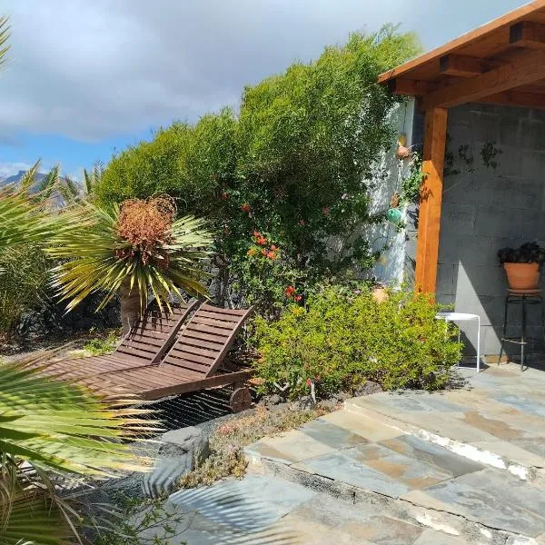 Beautiful small bungalow, amazing views and garden, hotell sihtkohas Famara